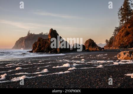 WA28053-00...WASHINGTON  - Sunset at Ruby Beach on the Pacific Coast in Olympic National Park. Stock Photo