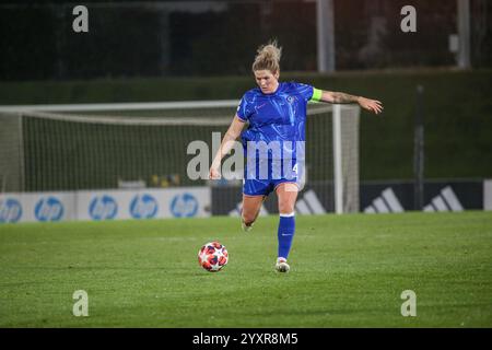 Hortaleza, Spain, December 17, 2024: Chelsea's Millie Bright (4) with the ball during the UEFA Women's Champions League 2024-25 Group Stage Round 6 match between Real Madrid and Chelsea on December 17, 2024 at Estadio Alfredo Di Stefano in Hortaleza, Spain. Credit: Alberto Brevers / Alamy Live News. Stock Photo