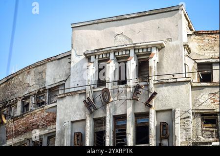 Big cracks on the facade of an old building in Bucharest Stock Photo