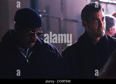 VING RHAMES and GEORGE CLOONEY in OUT OF SIGHT 1998 director STEVEN SODERBURGH novel Elmore Leonard screenplay Scott Frank Jersey Films / Universal Pictures Stock Photo