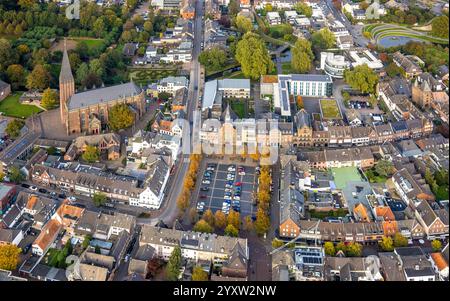 Aerial view, catholic parish church St.-Maria-Magdalena at the city park, monastery square, town hall Goch and house of the deaconry Goch, residential Stock Photo