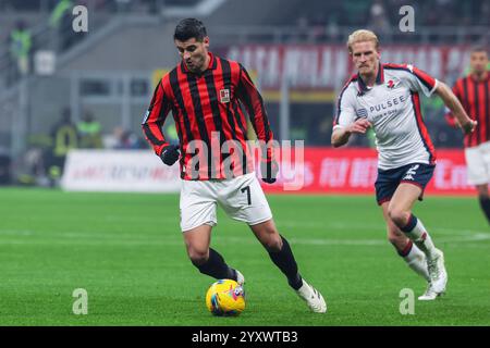 Milan, Italien. 15th Dec, 2024. Alvaro Morata of AC Milan with AC Milan 125th Anniversary Jersey seen in action during Serie A 2024/25 football match between AC Milan and Genoa CFC at San Siro Stadium Credit: dpa/Alamy Live News Stock Photo