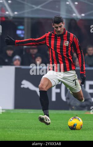 Milan, Italien. 15th Dec, 2024. Alvaro Morata of AC Milan seen in action during Serie A 2024/25 football match between AC Milan and Genoa CFC at San Siro Stadium Credit: dpa/Alamy Live News Stock Photo