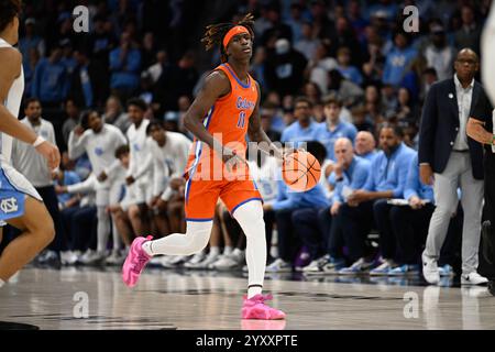 Florida guard Denzel Aberdeen (11) falls with the ball against the ...