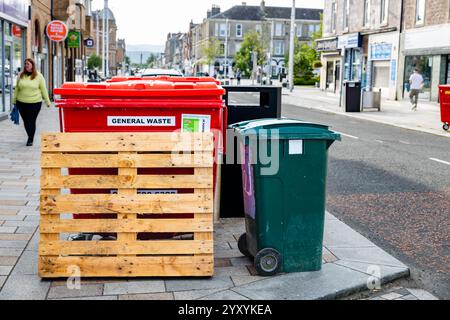 Pallet, wheelie bin on the street, Helensburgh, Argyll and Bute, Scotland, UK. Stock Photo