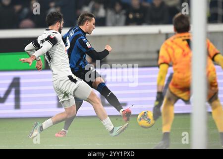 Mateo Retegui of Atalanta BC play the ball during Atalanta BC vs SSC ...