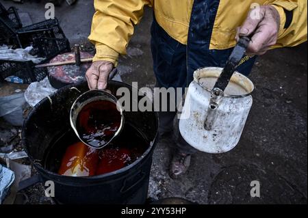 Non Exclusive: ZAPORIZHZHIA, UKRAINE - DECEMBER 17, 2024 - The making of trench candles for the Armed Forces of Ukraine at the Palianytsia volunteer c Stock Photo