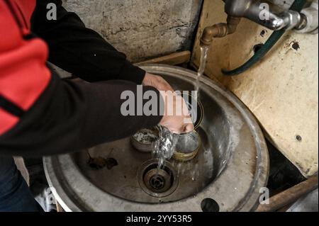 Non Exclusive: ZAPORIZHZHIA, UKRAINE - DECEMBER 17, 2024 - The making of trench candles for the Armed Forces of Ukraine at the Palianytsia volunteer c Stock Photo