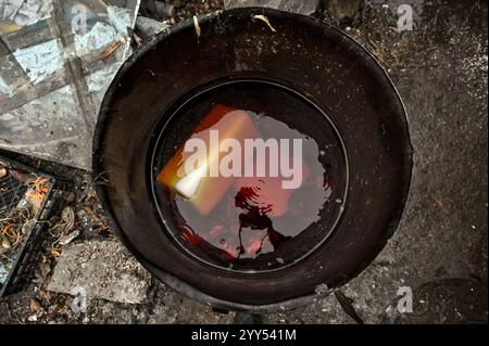 Non Exclusive: ZAPORIZHZHIA, UKRAINE - DECEMBER 17, 2024 - The making of trench candles for the Armed Forces of Ukraine at the Palianytsia volunteer c Stock Photo