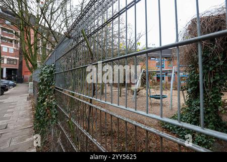 Hamburg, Germany. 19th Dec, 2024. View of a daycare center in the St. Georg district, which is secured by a strong fence. So-called Nato wire was rolled out over parts of the fence. The daycare center is located near Hansaplatz, which is considered a crime hotspot after part of the drug scene moved there from the main train station. Credit: Bodo Marks/dpa/Alamy Live News Stock Photo