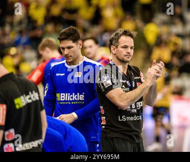Pulpble Matthias Flohr, (HBW Balingen Weilstetten, Coach) thanks the fans, the ...