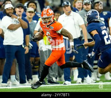 New Orleans, Louisiana, USA. 19th Dec, 2024. Sam Houston State wide receiver Noah Smith (6) carries the ball during the first half of the New Orleans Bowl college football game between the Sam Houston State Bearkats and the Georgia Southern Eagles on December 19, 2024 in New Orleans, Louisiana. (Credit Image: © Scott Coleman/ZUMA Press Wire) EDITORIAL USAGE ONLY! Not for Commercial USAGE! Stock Photo