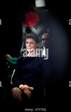 Sahra Wagenknecht BSW DEU, Deutschland, Germany, Berlin, 18.12.2024 Sahra Wagenknecht , Partei Buendnis Bündnis BSW Sahra Wagenknecht bei der Vorstellung der Kampagne zur Bundestagswahl 2025 in Berlin Deutschland . Nach dem Scheitern der Regierungskoalition im November und dem Misstrauensvotum werden in Deutschland am 23. Februar 2025 vorgezogene Wahlen abgehalten en: Sahra Wagenknecht , Party Alliance Alliance BSW Sahra Wagenknecht at the presentation of the campaign for the 2025 federal election in Berlin Germany . After the failure of the governing coalition in November and the vote of no c Stock Photo