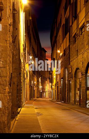 Ancient alleyway in Firenze (Tuscany, Italy) at night Stock Photo