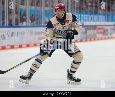 Thomas Larkin (Schwenninger Wild Wings, #37),  GER, ERC Ingolstadt vs. Schwenninger Wild Wings, Eishockey, Penny-DEL, 28. Spieltag, Saison 2024/2025, 20.12.2024,  Foto: Eibner-Pressefoto/Jenni Maul Stock Photo