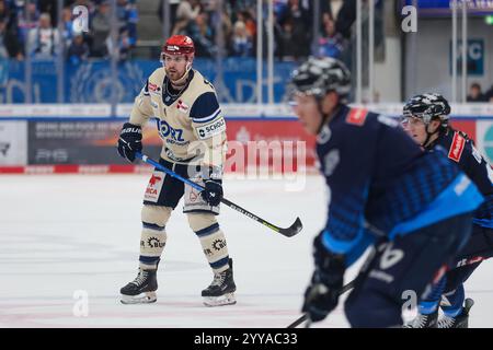 Jordan Murray (Schwenninger Wild Wings, #4) beim Warmup. GER ...