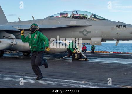 Sailors conduct flight operations on the flight deck aboard the Nimitz-class aircraft carrier USS Carl Vinson (CVN 70), Dec. 5, 2024. Vinson, the flag Stock Photo