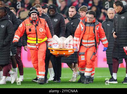 Benjamin HENRICHS, RB Leipzig 39 injury in the match FC BAYERN MUENCHEN - RB LEIPZIG 5-1 on Dec 20, 2024 in Munich, Germany. Season 2024/2025, 1.Bundesliga, FCB, Muenchen, matchday 15, 15.Spieltag Photographer: ddp images/star-images - DFL REGULATIONS PROHIBIT ANY USE OF PHOTOGRAPHS as IMAGE SEQUENCES and/or QUASI-VIDEO - Credit: ddp media GmbH/Alamy Live News Stock Photo