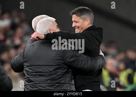 Stuttgart, Deutschland. 21st Dec, 2024. nach Spielende: Schlussjubel, Freude, Glueck, Jubel Trainer Coach Alexander Blessin FC St. Pauli VfB Stuttgart vs FC St Pauli 21.12.2024 DFL REGULATIONS PROHIBIT ANY USE OF PHOTOGRAPHS AS IMAGE SEQUENCES AND/OR QUASI-VIDEO/dpa/Alamy Live News Stock Photo