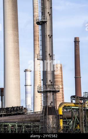 The chimneys of the Schwelgern coking plant and the sintering plant of the Thyssenkrupp Steel Schwelgern iron and steel works in Duisburg, North Rhine Stock Photo