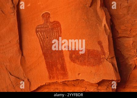 ‘Crowned Figure’ pictograph, Barrier Canyon Style, at Hog Springs, Bicentennial Highway aka Trail of The Ancients Byway, Trachyte Point area, Utah, USA Stock Photo