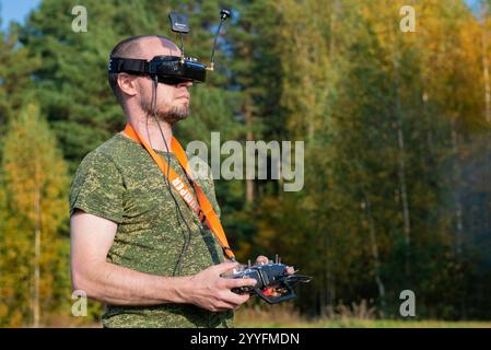 LENINGRAD REGION, RUSSIA - SEPTEMBER 26, 2020: Man in FPV glasses for drone control on a sunny September day Stock Photo