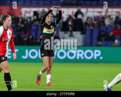 Riola Xhemaili (27) of PSV Eindhoven making heart with her hands after the match while greeting the supporters during a female soccer game between Feyenoord and PSV Eindhoven,  2024 - 2025 season of Azerion Women’s Eredivisie, on  Saturday 21 December 2024 in Rotterdam, the Netherlands . PHOTO SPORTPIX | SEVIL OKTEM Stock Photo