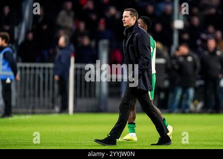 EINDHOVEN, NETHERLANDS - DECEMBER 22: Coach Peter Bosz of PSV interacts ...