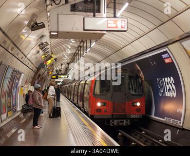 London Underground 1995 stock Northern line train at Angel station with waiting passengers Stock Photo