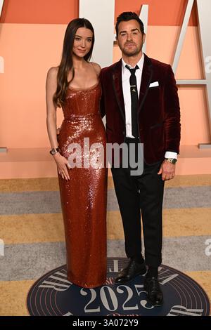 Nicole Brydon Bloom, Justin Theroux attends the 2025 Vanity Fair Oscar