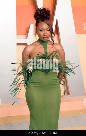 megan thee stallion green dress Meg for the 2025 Vanity Fair Oscar Party. That girl, periodt. One time for the  #Oscars #AcademyAwards #Meg #MegTheeStallion Megan Thee Stallion Green Dress