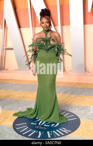 megan thee stallion green dress Meg for the 2025 Vanity Fair Oscar Party. That girl, periodt. One time for the  #Oscars #AcademyAwards #Meg #MegTheeStallion Megan Thee Stallion Green Outfit