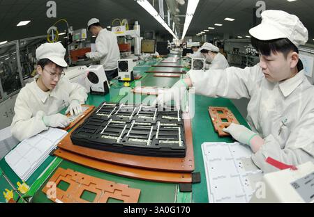 HAIAN, CHINA - MARCH 4, 2025 - A worker produces consumer lithium battery products in a workshop in Hai'an, Jiangsu province, China, March 4, 2025. Stock Photo