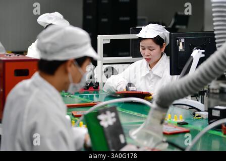 HAIAN, CHINA - MARCH 4, 2025 - A worker produces consumer lithium battery products in a workshop in Hai'an, Jiangsu province, China, March 4, 2025. Stock Photo