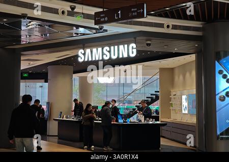 A shop near Nanjing Road Pedestrian Street in Huangpu district ...