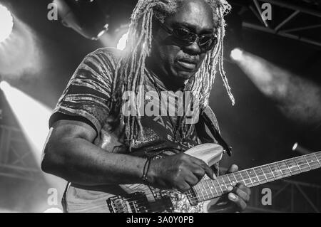George Clinton☆FesCREW非売品☆サイズXL☆中古品☆ブラック ジョージコックス14150ブラックレザー×ホワイトレザーfホール