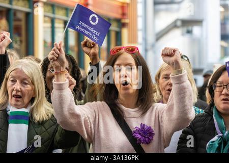 London, UK. 06th Mar, 2024. International Women's Day City of Women 2025, Women's Day Choir singing march; Leadenhall Market, London UK Credit: Ian Davidson/Ģ����ý Live News Stock Photo