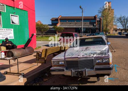 United States, Mississippi, Clarksdale, old Cadillac in front of the Juke Joint Blues Alley Stock Photo