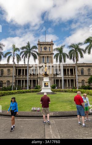 The statue of King Kamehameha The Great in the Wailoa River State ...
