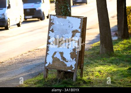 Torn-off election poster for the Bundestag election in Hamburg, Germany Stock Photo