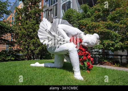 Sculpture "Curtain Call" (by Karon Davis) along the High Line Park, West Side, Manhattan, New York City, USA Stock Photo
