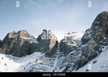 Sun setting behind three peaks in Opal Ridge, Kananaskis, Alberta Stock Photo