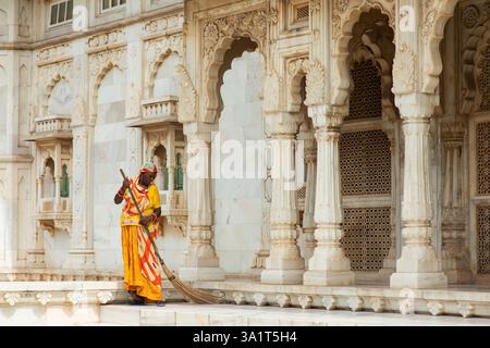 Woman in colorful sari, Jodhpur, Rajasthan, India Stock Photo - Alamy