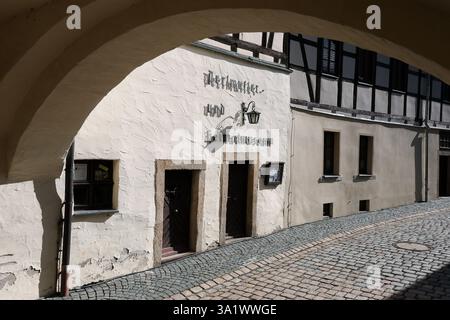 06 March 2025, Saxony, Adorf/Vogtland: View through the Freiberg gate to the mother-of-pearl museum. The formerly small museum has been transformed into an experience center, where everything revolves around the river pearl mussel, its habitat and the former processing of mussel shell mother-of-pearl in the village. To this end, the almost 250-year-old half-timbered building of the previous mother-of-pearl museum was combined with a modern new building. The total costs are estimated at 5.9 million euros. The small town used to be a center for the production of mother-of-pearl goods in Germany, Stock Photo