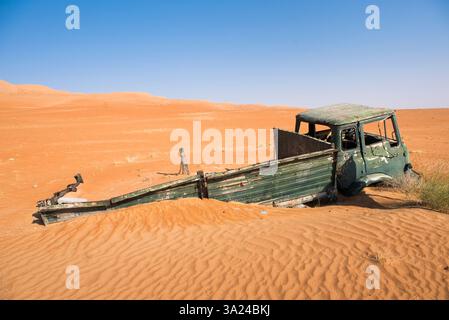 Abandoned and stuck in The Sharqiya Sands, formerly known as Wahiba Sands, region of desert in Sultanate of Oman, Arabian Peninsula, Middle East Stock Photo