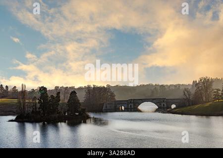 The bridge over the lake at Blenheim Palace, Woodstock, Oxfordshire, England, UK Stock Photo