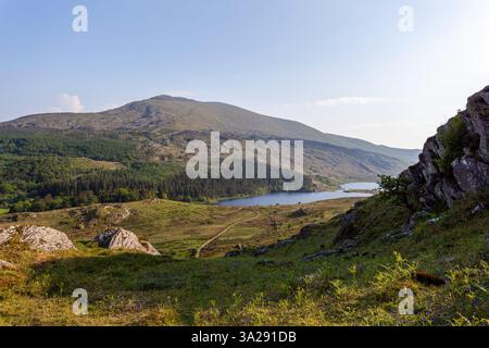 Moel Siabod, viewed from above Llynau Mymbyr on the lower flanks of the Glyderau rangr. Eryri (Snowdonia National Park) Stock Photo