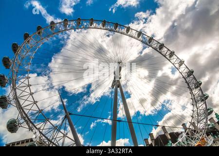 Great close-up view of the famous London Eye, or the Millennium Wheel, a cantilevered observation wheel on the South Bank of the River Thames in... Stock Photo
