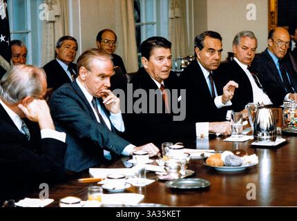 United States President Ronald Reagan meets in the Cabinet Room of the White House in Washington, DC with Bipartisan Congressional Leadership on November 12, 1985. Pictured from left to right: US House Minority Leader Bob Michel (Republican of Illinois); US House Majority Leader Jim Wright (Democrat of Texas); President Reagan; US Senate Majority Leader Bob Dole (Republican of Kansas); US Senate Minority Leader Robert Byrd (Democrat of West Virginia) and US Senate Majority Whip Alan Simpson (Republican of Wyoming).Mandatory Credit: Terry Arthur/White House via CNP/Sipa USA Stock Photo