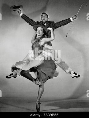 Gene Kelly, Leslie Caron, 'An American in Paris' (1951) MGM / File Reference # 34580-885THA Stock Photo